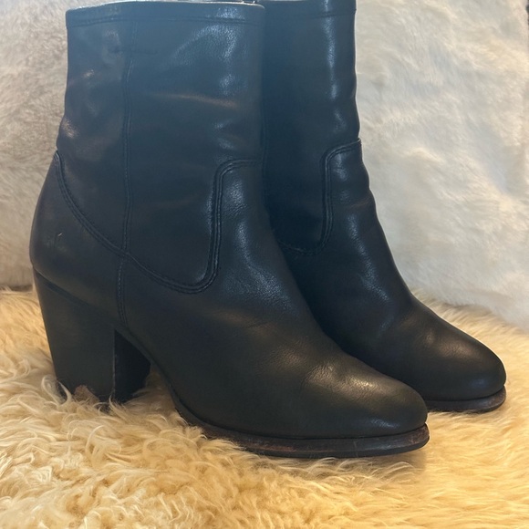 FRYE Patty Artisan Leather Black Ankle Booties Size 7 - Picture 3 of 12